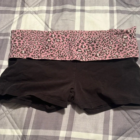 PINK Victoria's Secret Shorts (3) - Picture 3 of 9
